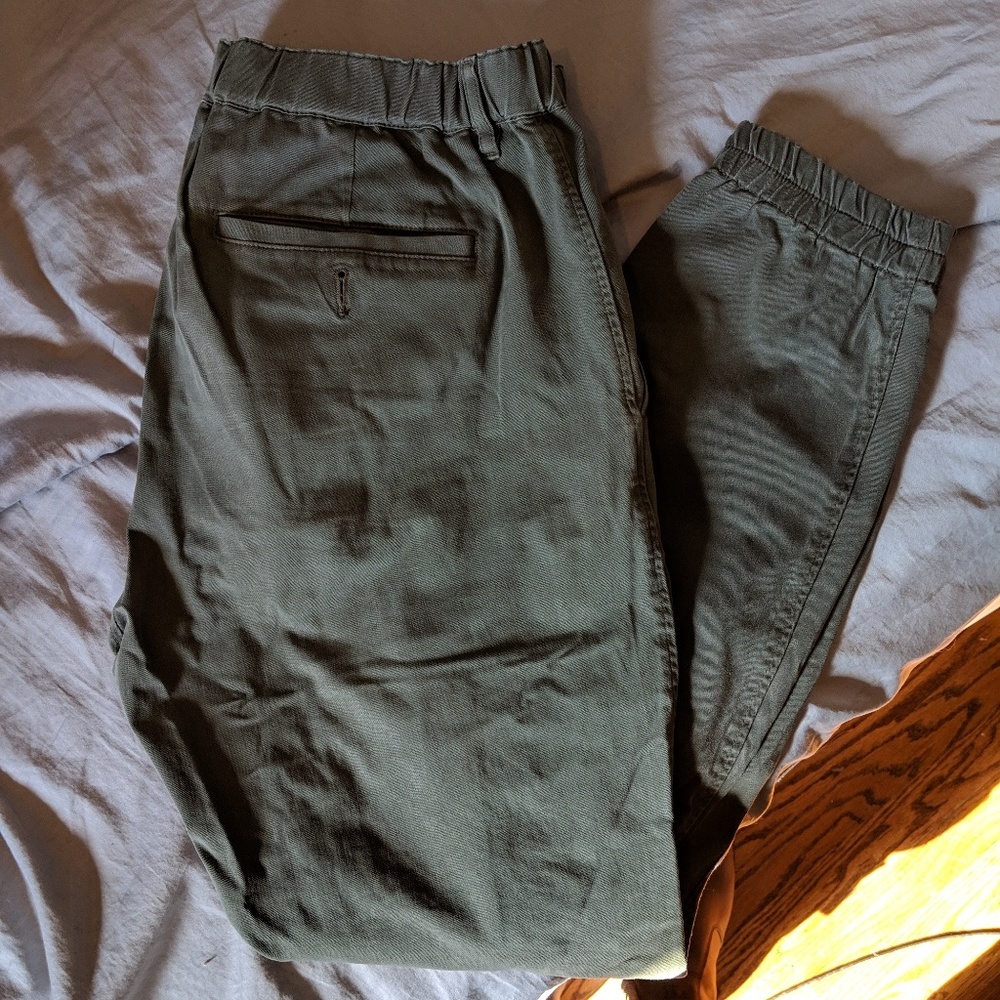 Olive Uniqlo Joggers (w 30-33)